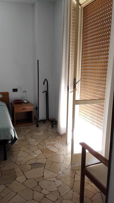 Hotel Mira Варезе Екстериор снимка