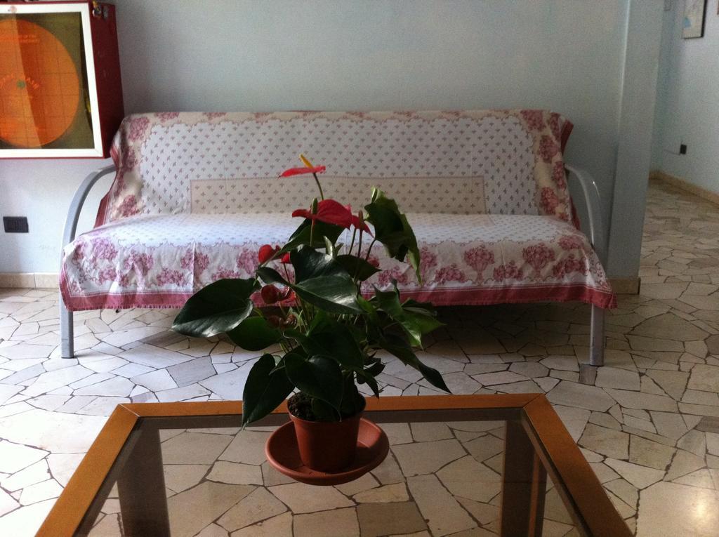 Hotel Mira Варезе Екстериор снимка