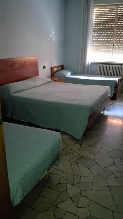 Hotel Mira Варезе Стая снимка