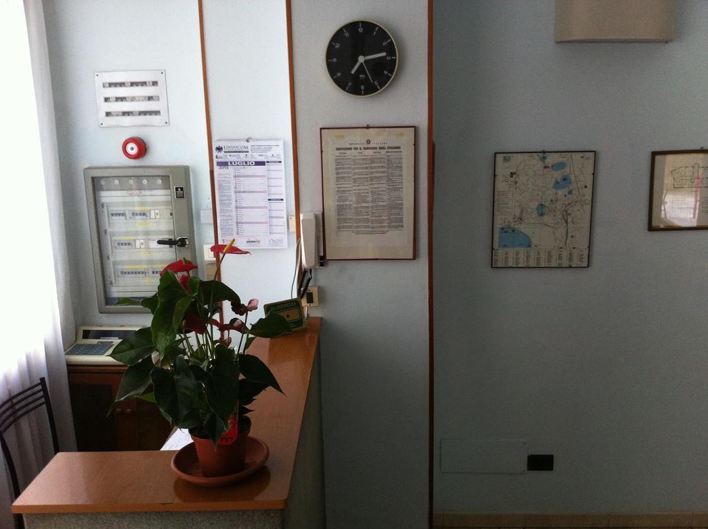 Hotel Mira Варезе Екстериор снимка