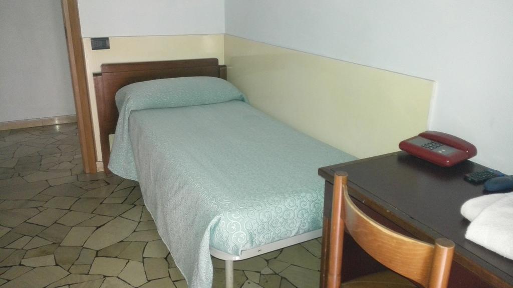 Hotel Mira Варезе Стая снимка