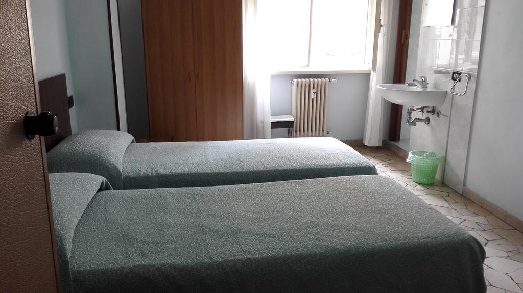 Hotel Mira Варезе Стая снимка