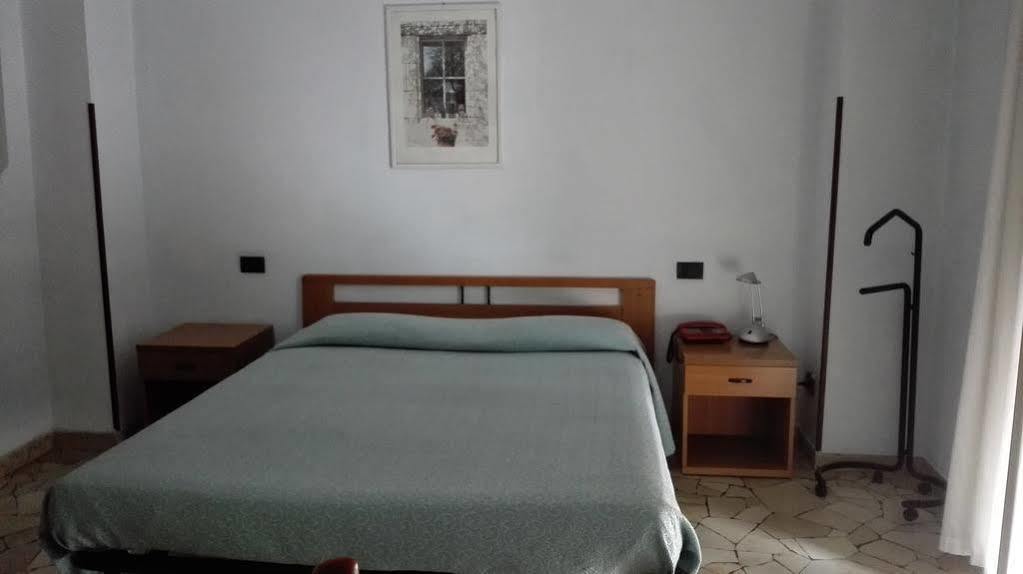 Hotel Mira Варезе Екстериор снимка