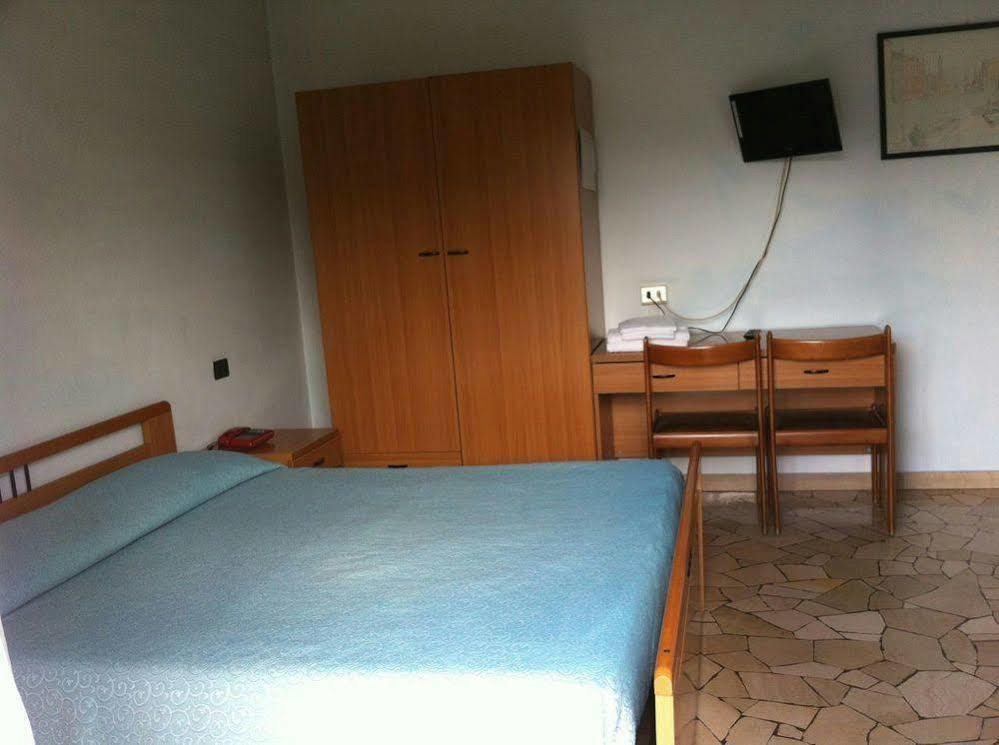 Hotel Mira Варезе Екстериор снимка
